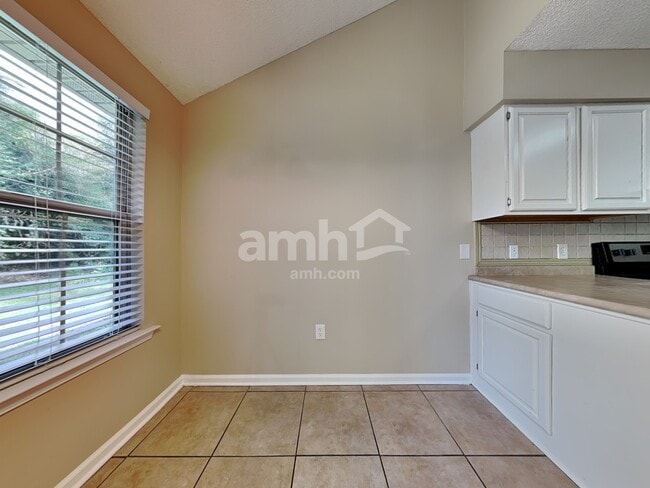 Building Photo - 138 Lions Gate Rd