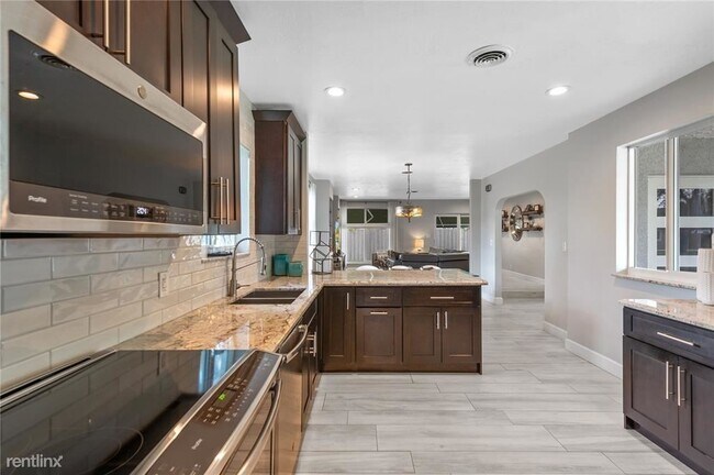 Foto del edificio - 3 br, 2 bath House - 5024 SW 91st Ter