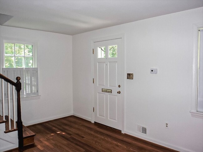 Foto del edificio - Ideal 3 Bedroom 2 Bath Colonial Just Over ...