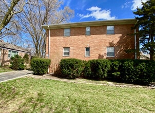 Building Photo - 317 S Plum Grove Rd