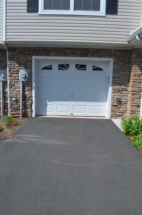 Garage and driveway - 4 Alfred Ave