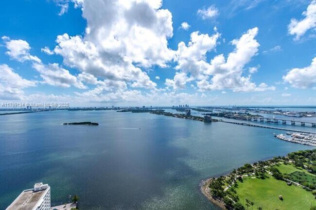 Foto del edificio - 2020 N Bayshore Dr