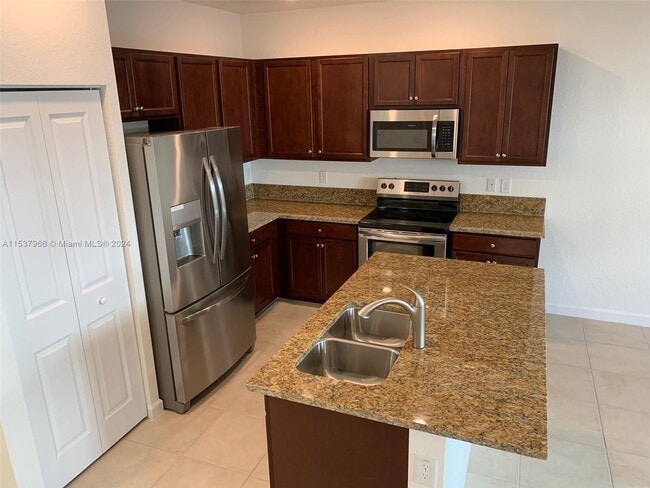 Foto del edificio - 21341 NE 2nd Ct