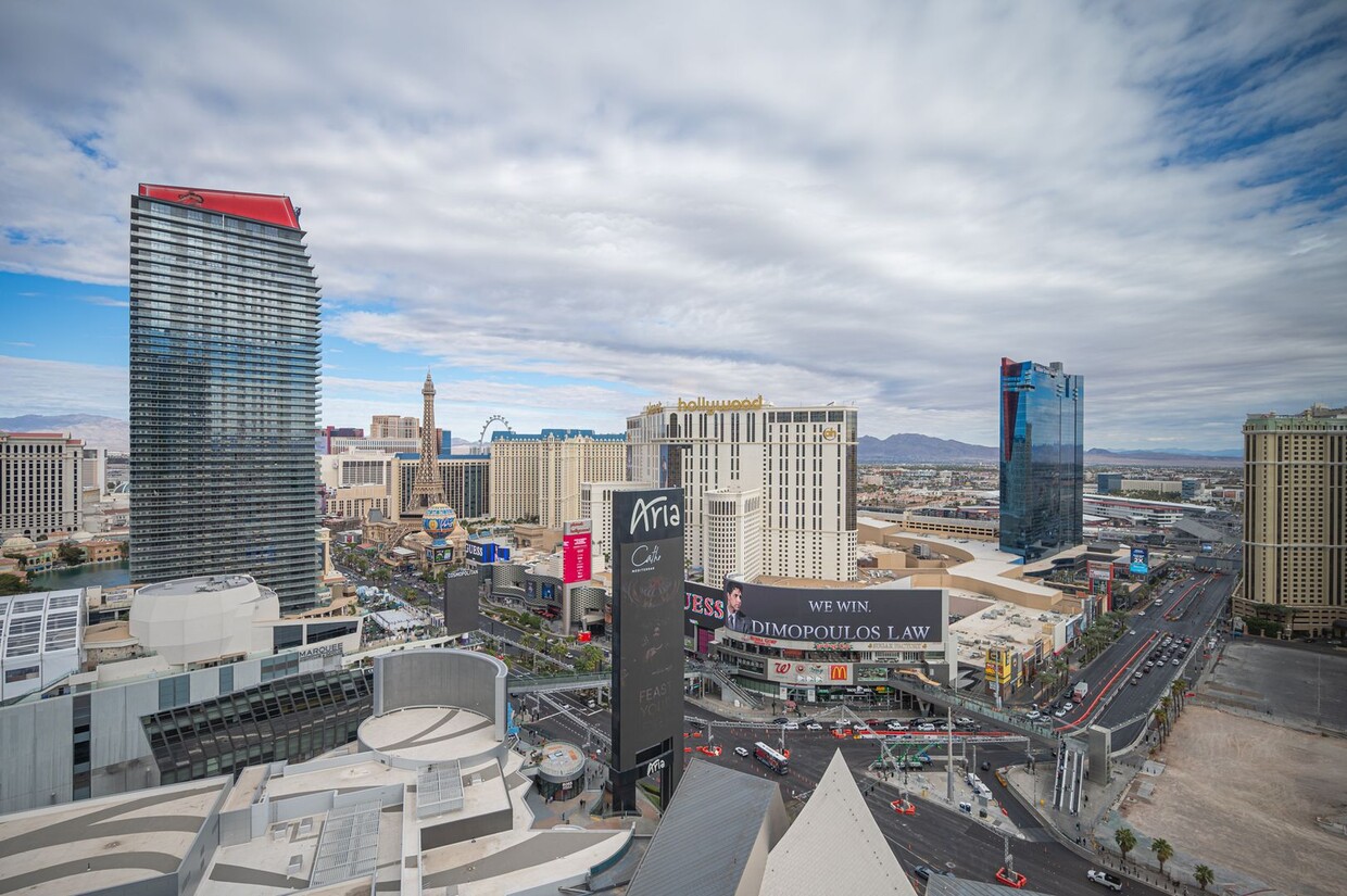 Bellagio Fountain and Strip Views- Luxury... - Bellagio Fountain and Strip  Views- Luxury...