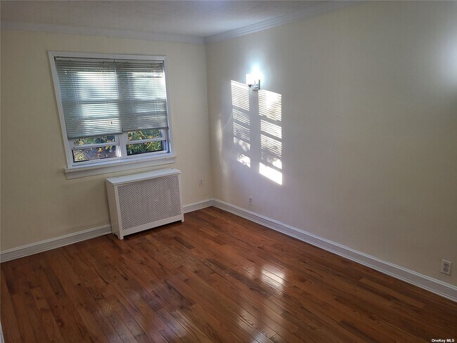 Building Photo - 35-33-35-33 33rd St