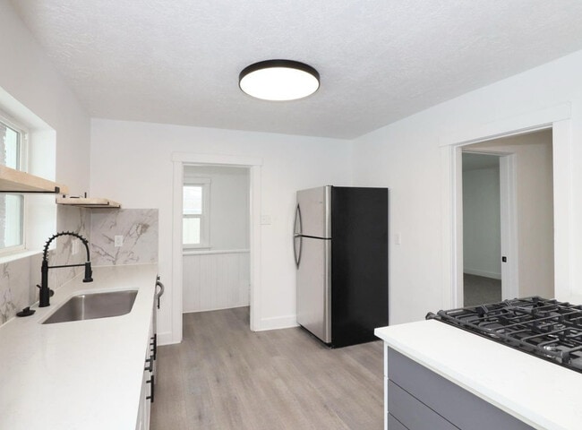 Building Photo - 581 N Sugar Beet Dr