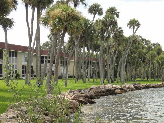 Foto del edificio - 230 Cape Shores Cir