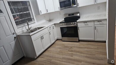 Building Photo - 1152 W 22nd St