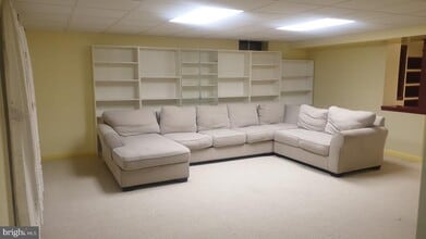 Building Photo - 9607 Laurel Oak Dr