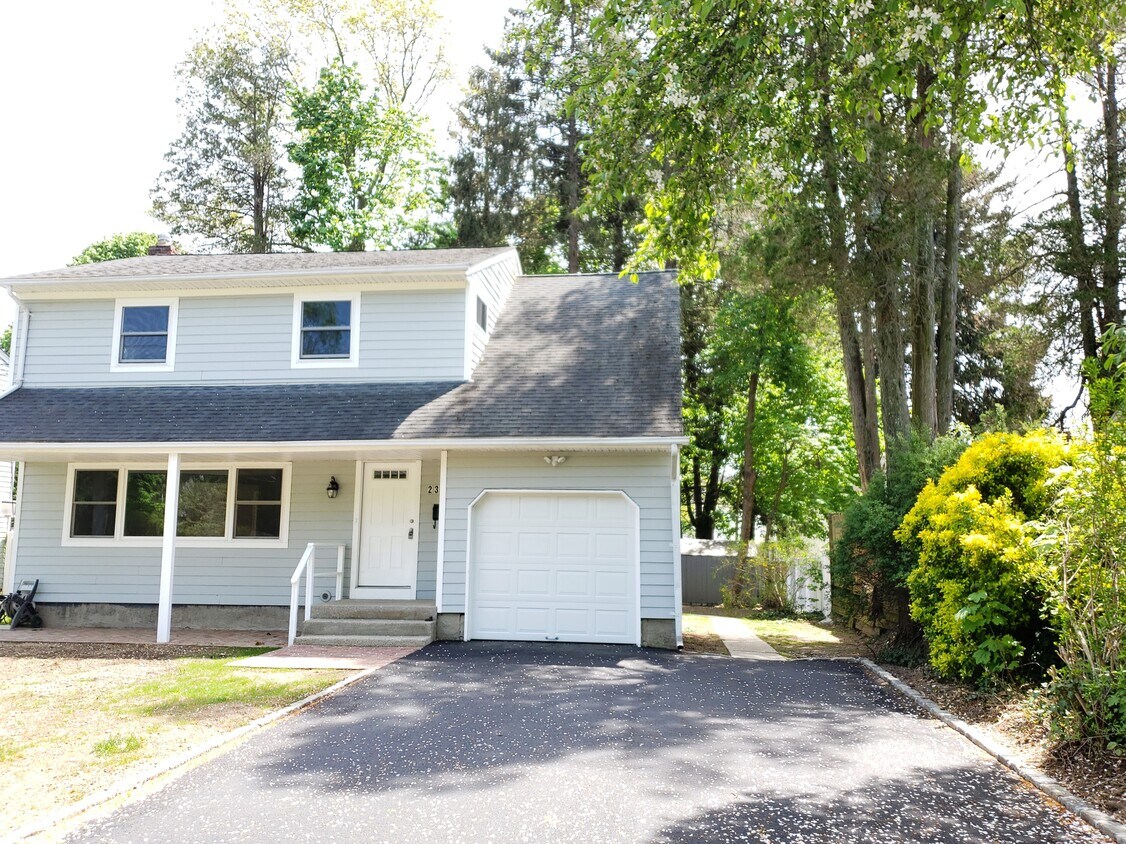 Foto principal - 236 Thompson Pl