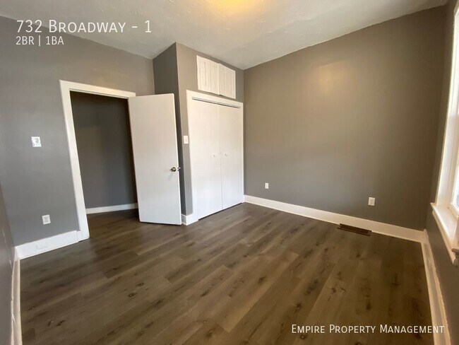 Building Photo - 1st Floor: 2 Bedroom/ 1 Bathroom Available...