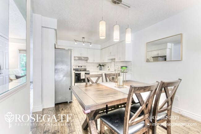 Photo du bâtiment - Spacious 3-Bedroom Townhome – 1,800 Sq Ft ...