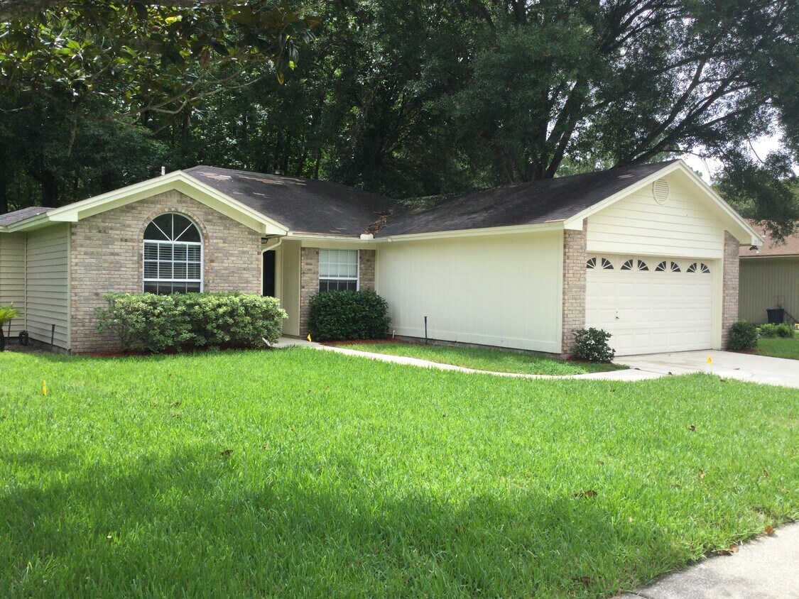 Primary Photo - 2175 E Hovington Circle