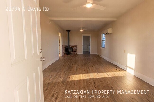 Building Photo - Country Living! 2-Bedroom 1-Bath Updated Home