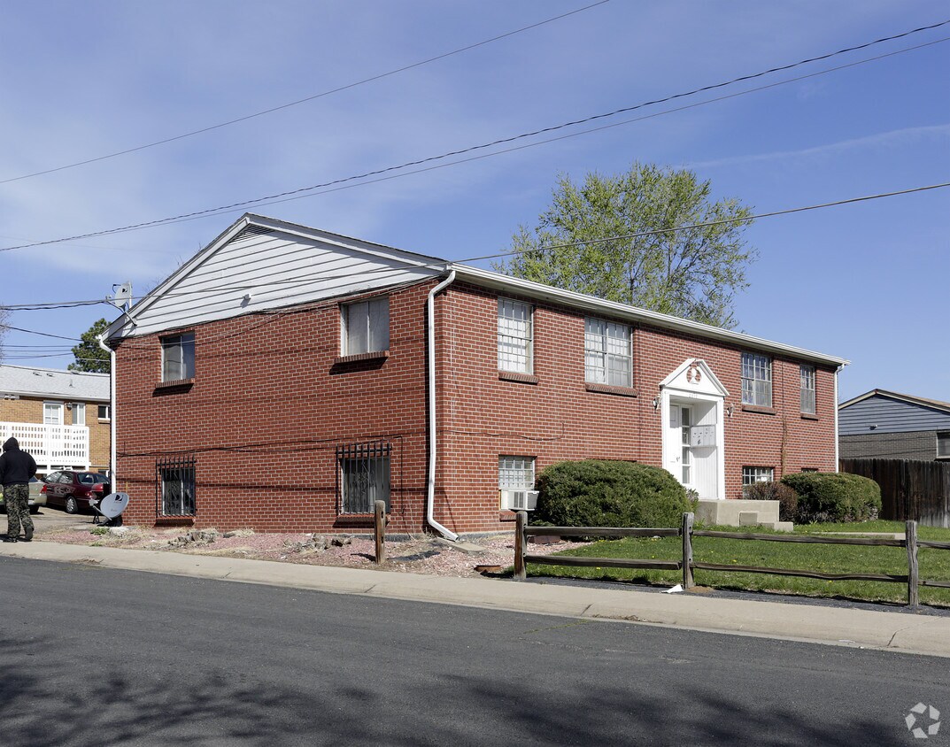 Primary Photo - 2397 S Locust St