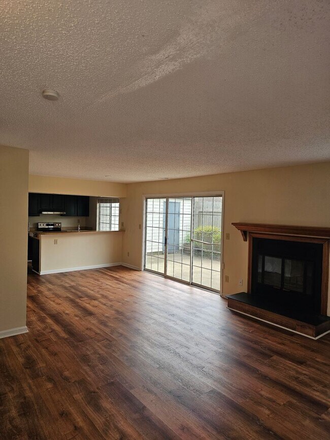 Foto del edificio - 652 Oleander Cir