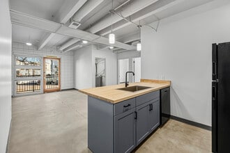 Building Photo - 415 S Weber St