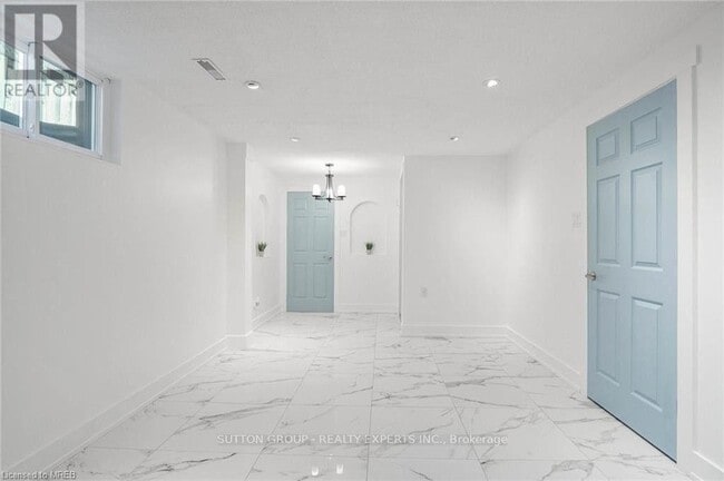 Photo du bâtiment - 218 Ingleside Pl