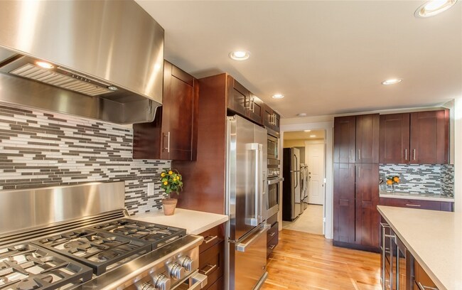 Building Photo - Spacious and Updated Home in Kirkland