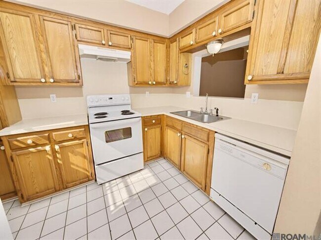 Foto del edificio - 830 Meadow Glen Ave