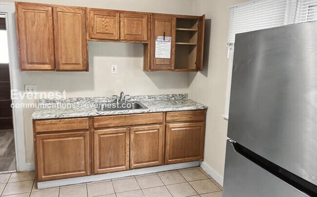 Foto del edificio - 3391 W 117th St