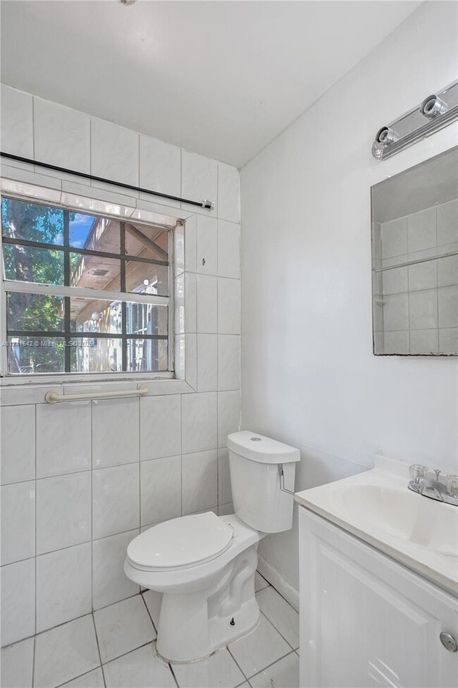 Building Photo - 3 bedroom in 33168 FL 33168
