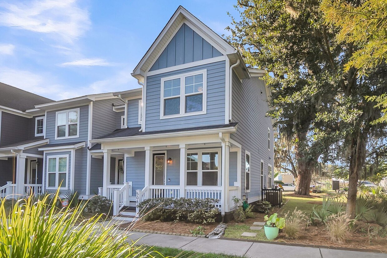 Foto principal - Stunning 3-Bed / 2.5-Bath Home in Park Cir...