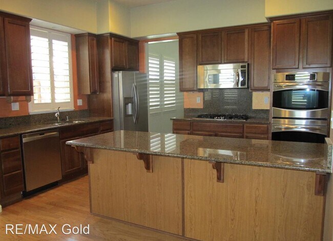 Building Photo - 4 br, 2.5 bath House - 2055 Heavenly View ...