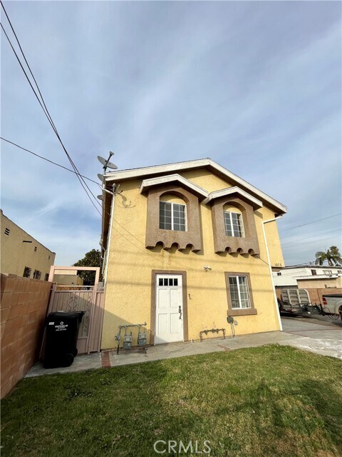 Primary Photo - 1073 W 112th St
