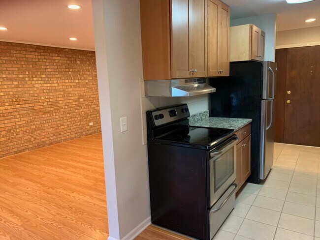 Foto del edificio - 5600 Hillcrest Ln