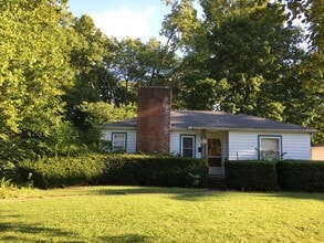 Building Photo - 1119 Hillcrest Rd