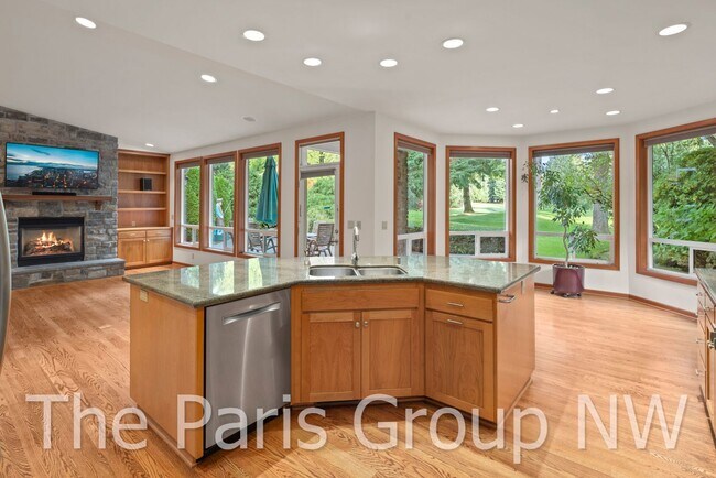 Foto del edificio - Gorgeous 3,400sf Golf Course Craftsman on ...