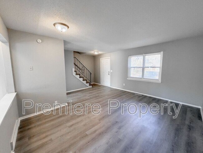 Foto del edificio - 223 N Oak Dr