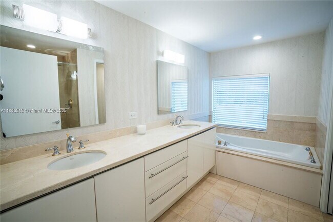 Foto del edificio - 3400 SW 27th Ave