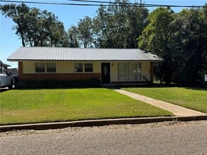 Building Photo - 405 Yeend Ave