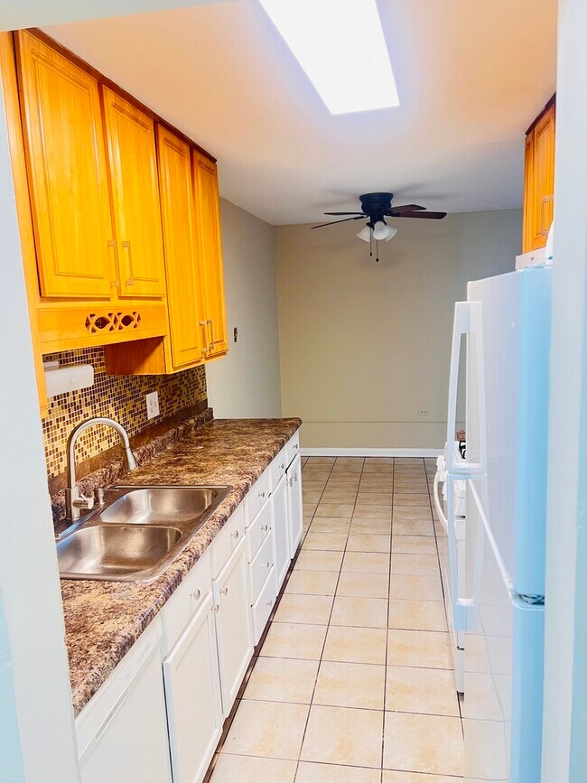Foto del edificio - 655 Deepwoods Dr