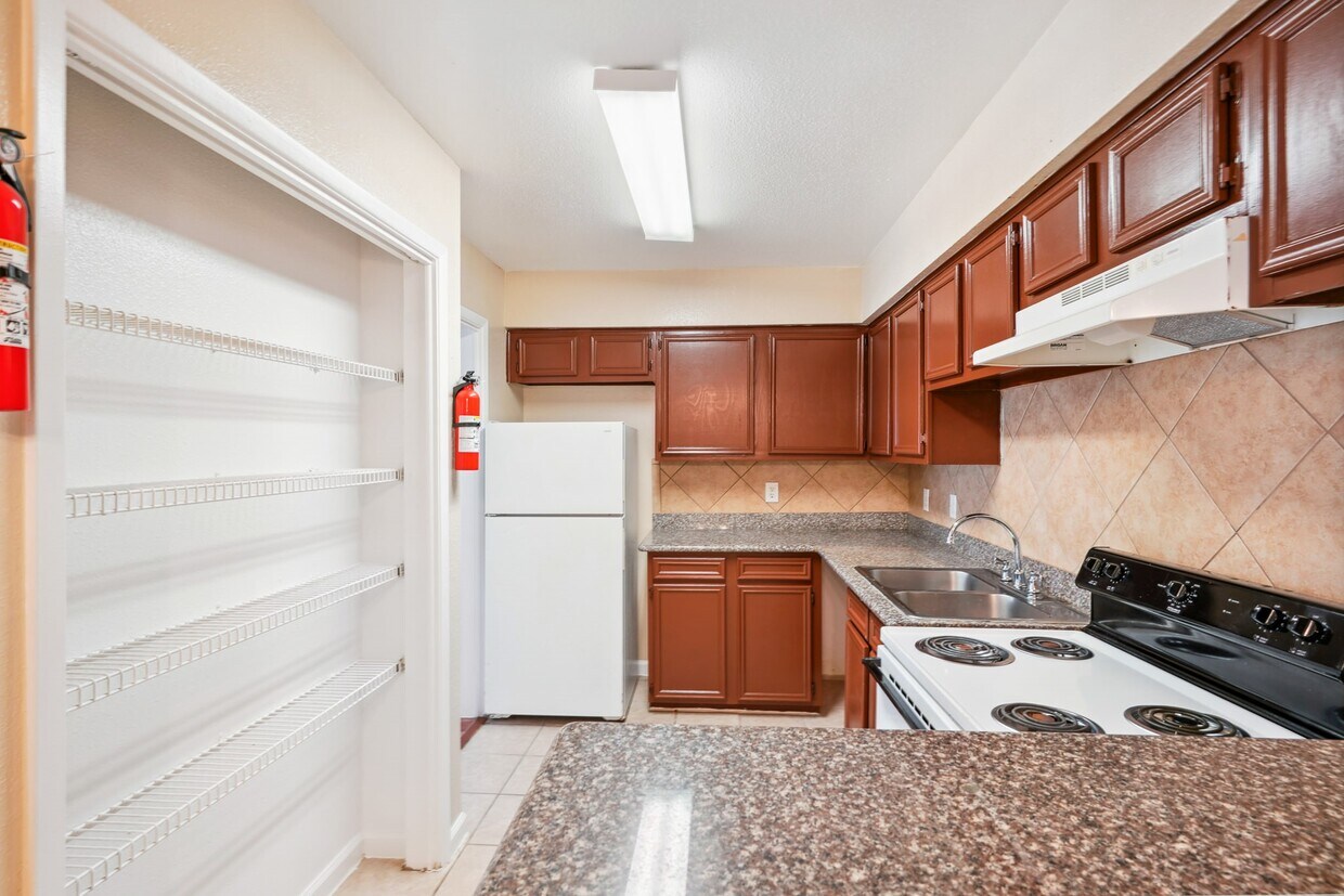 Foto principal - 12770 Rodeo Square Dr