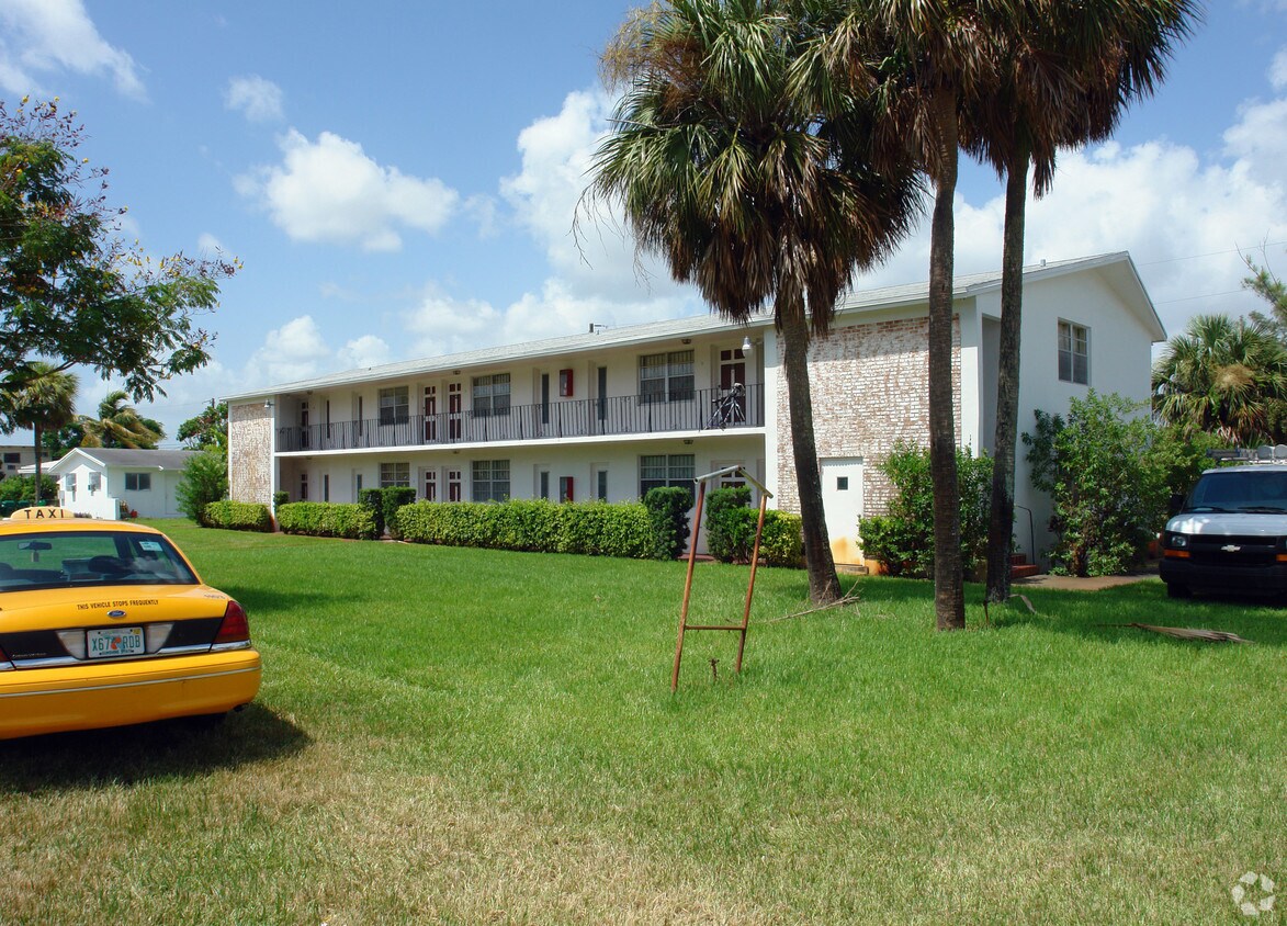 Building Photo - 14950 N Miami Ave