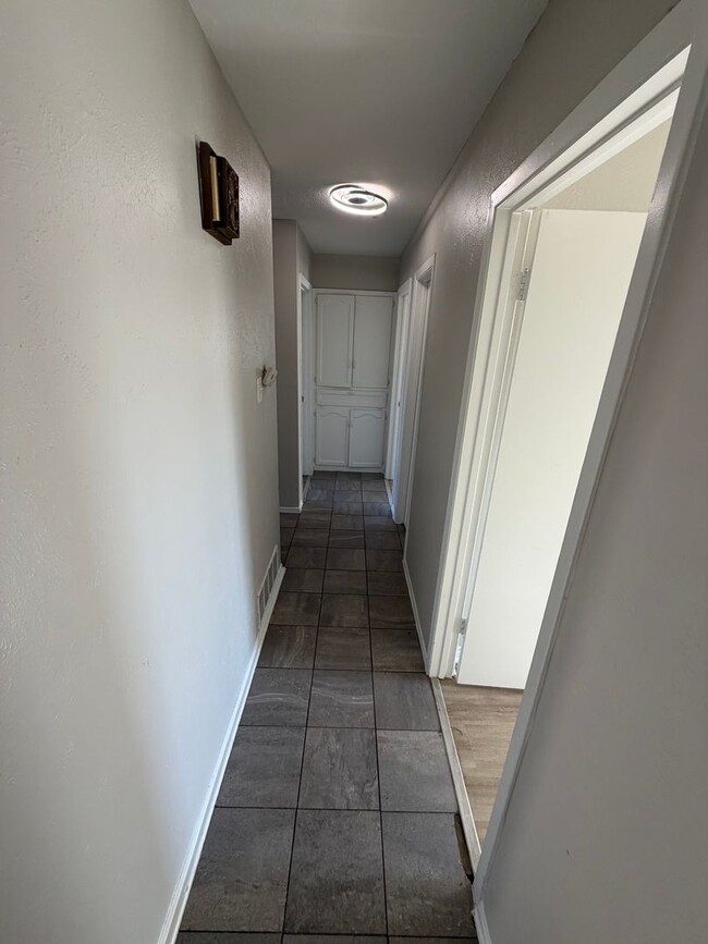 Building Photo - 315 Paldao Dr