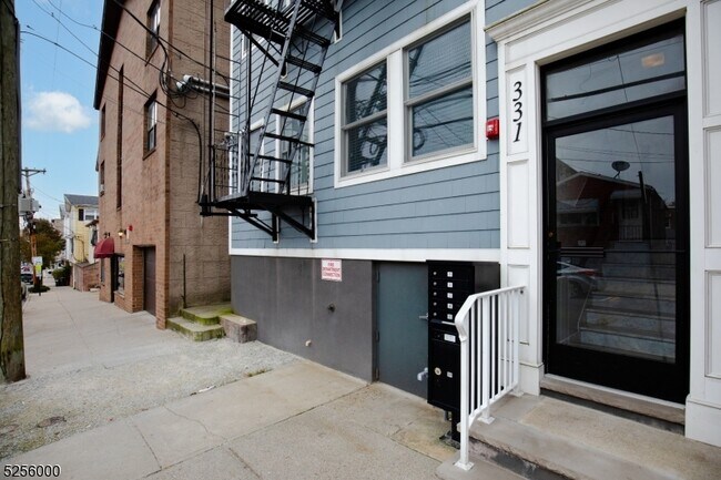Building Photo - 331 71st St