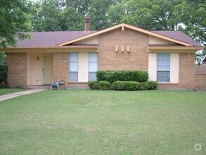 Building Photo - 1925 Bosque Dr