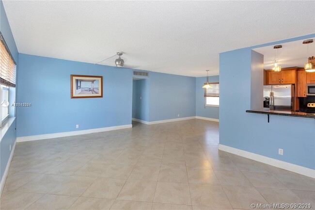 Building Photo - 121 Golden Isles Dr