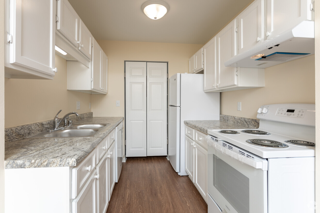 Primary Photo - Creekside Apartments LLC