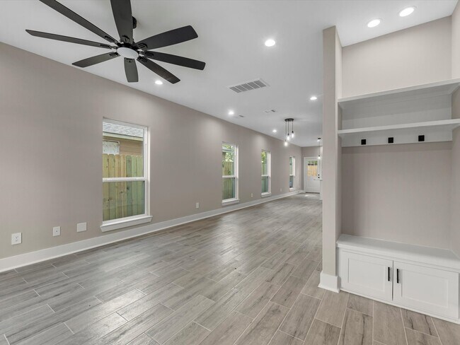 Foto del edificio - 7802 Queen St