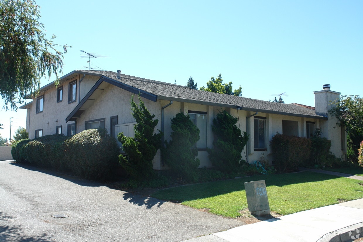 Primary Photo - 1532 Moorpark Ave
