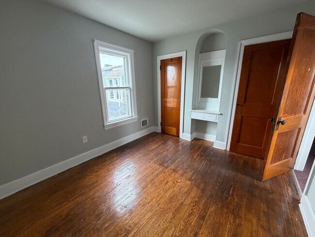 Building Photo - 308 E King St