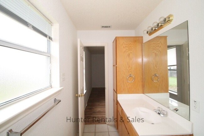 Foto del edificio - Charming 3-Bedroom Duplex in Prime Killeen...