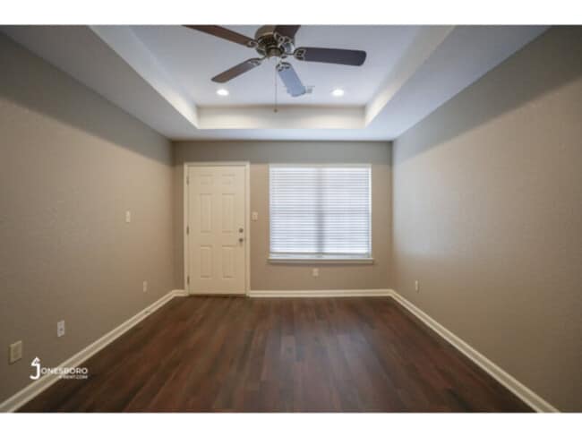 Building Photo - The Woodlands: 2BR 1 BA