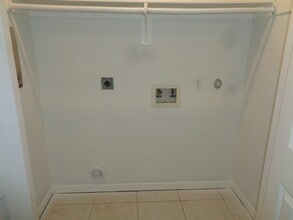 Building Photo - 5401 Peacock St