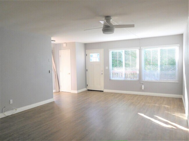 Building Photo - 677 Requeza St